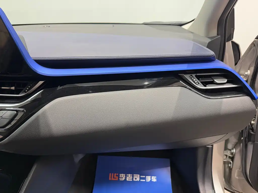 Toyota C-HR 2021 — фото 23