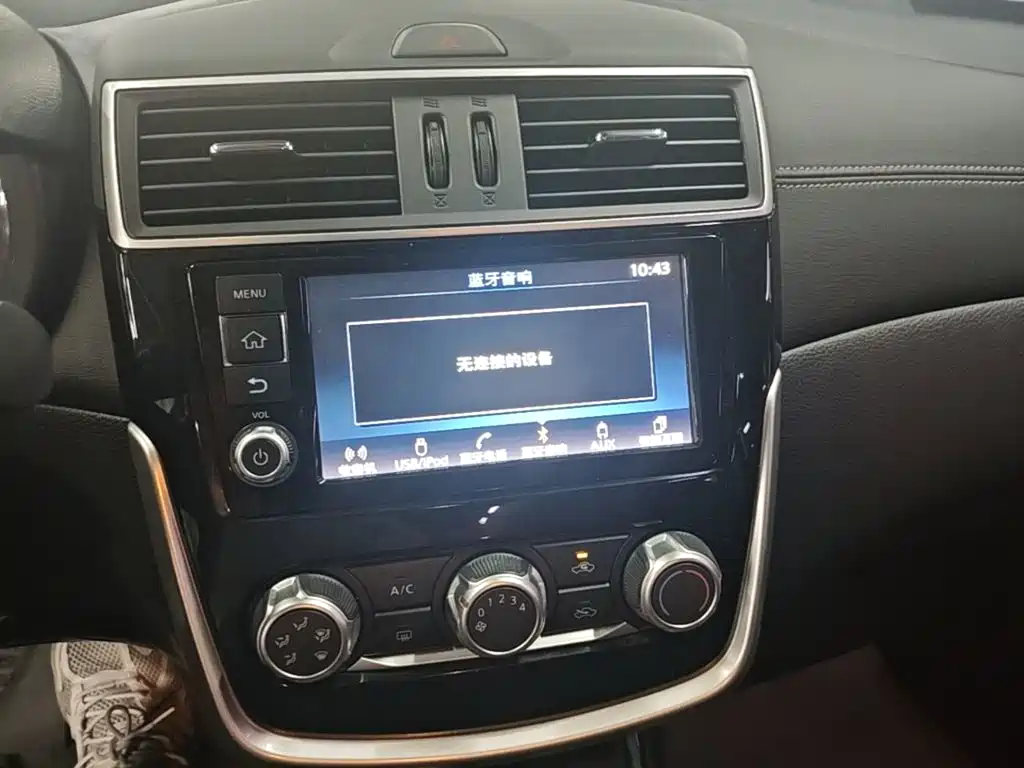 Nissan Tiida 2018 — фото 13