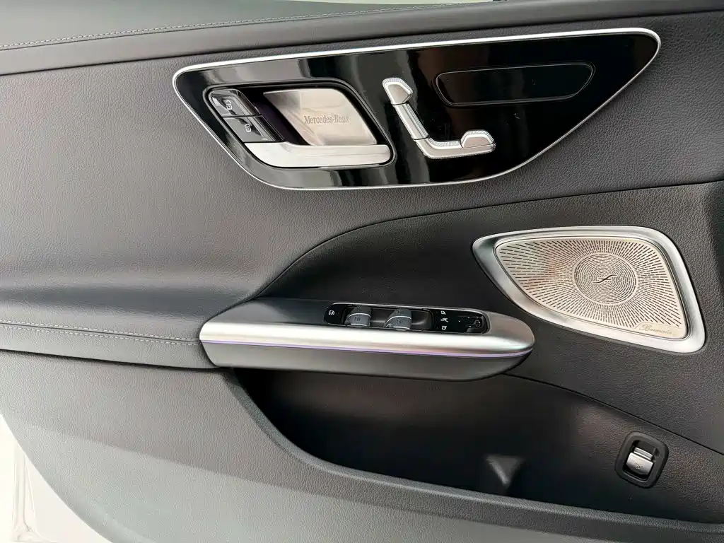 Mercedes-Benz C-Class 2025 — фото 16