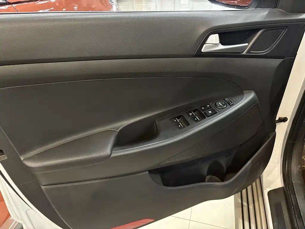 Hyundai Tucson 2018 — фото 9