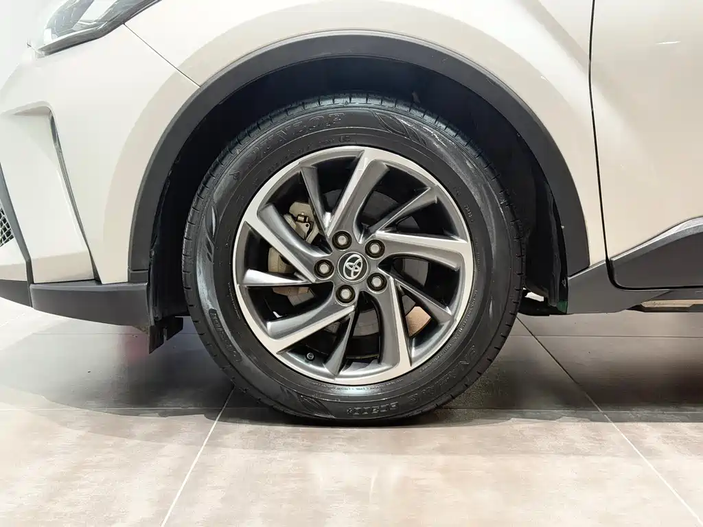 Toyota C-HR 2021 — фото 32
