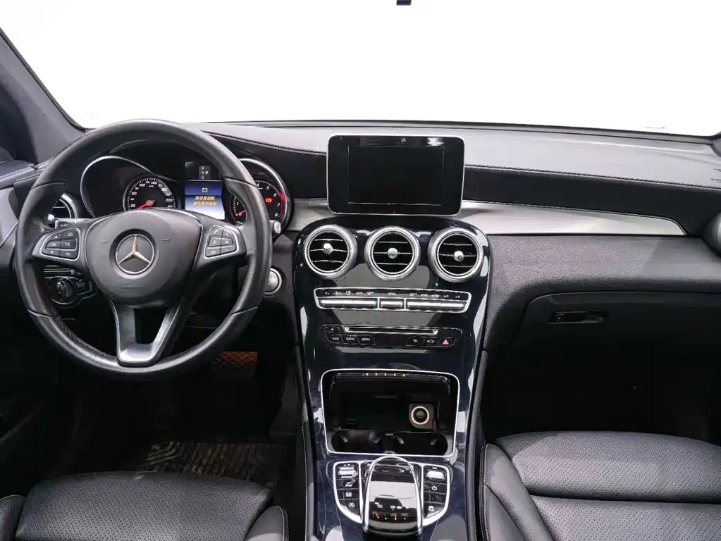 Mercedes-Benz GLC 2018 — фото 16