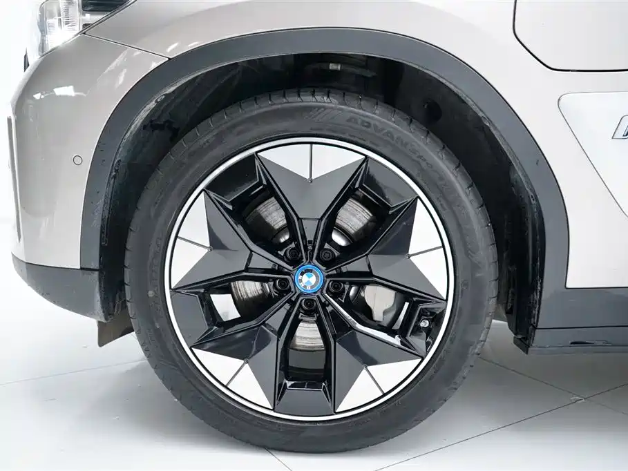 BMW iX3 2021 — фото 4