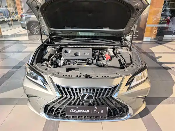 Lexus ES 2022