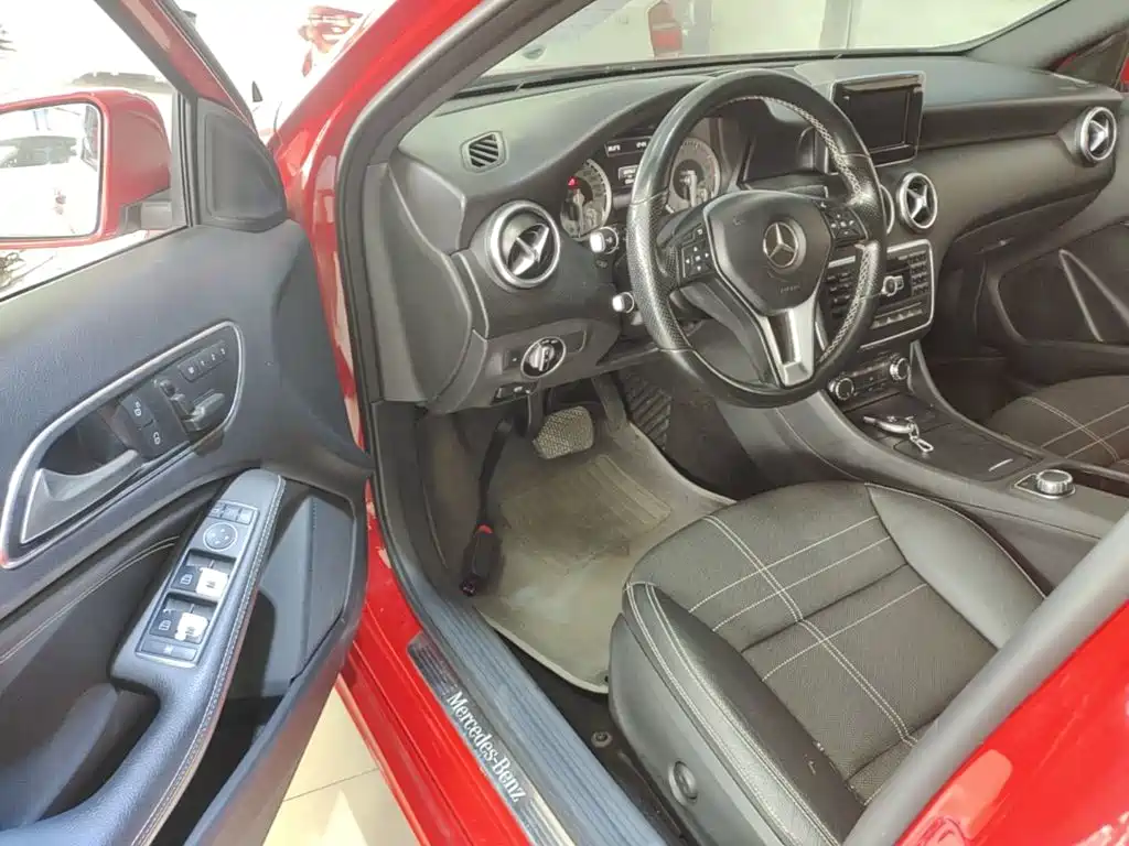 Mercedes-Benz A-Class 2015 — фото 16