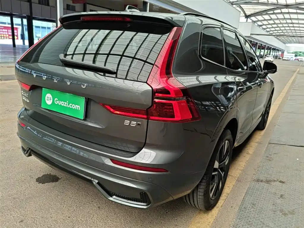 Volvo XC60 2025 — фото 8