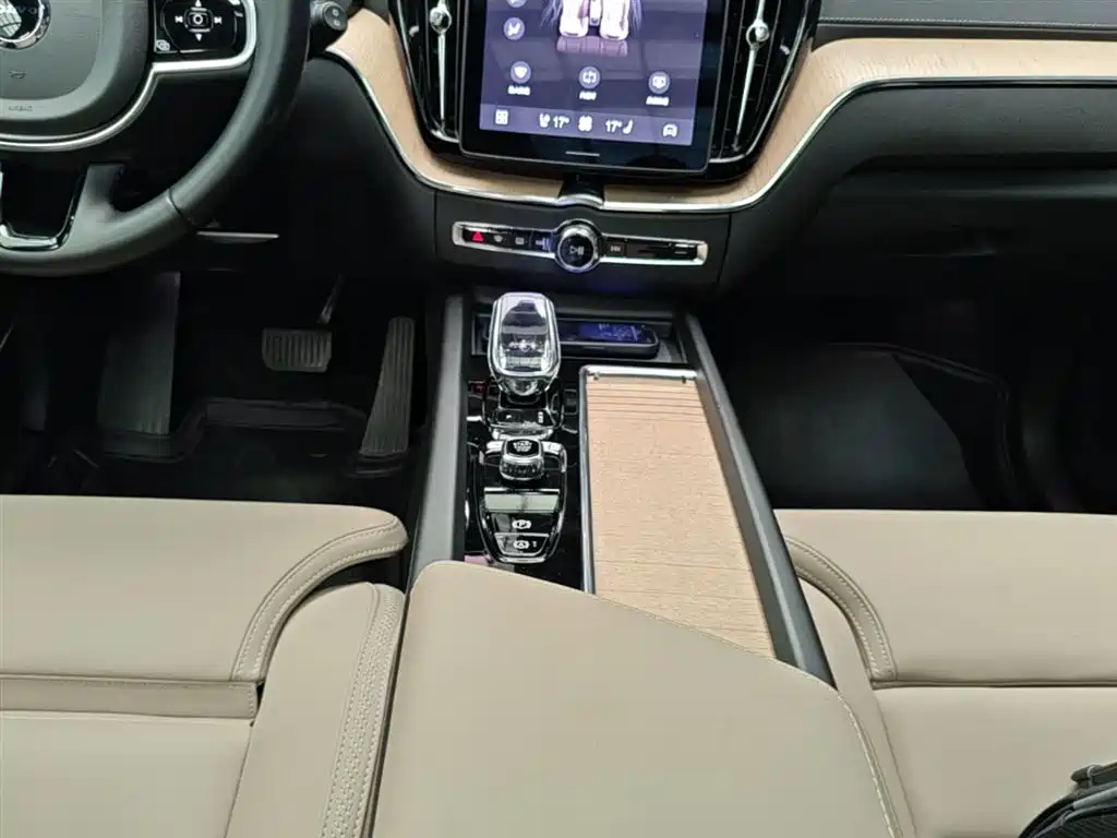 Volvo XC60 2025 — фото 14