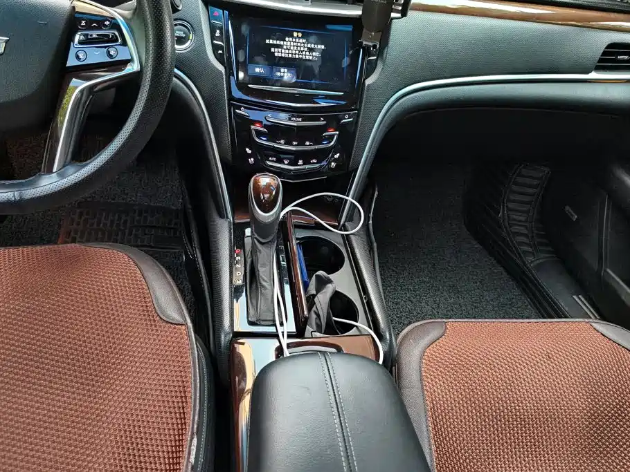 Cadillac XTS 2016 — фото 16