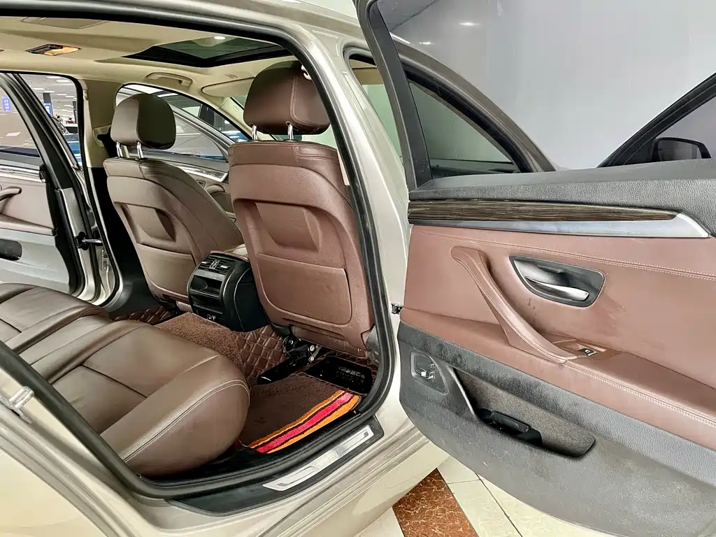 BMW 5 Series 2015 — фото 10