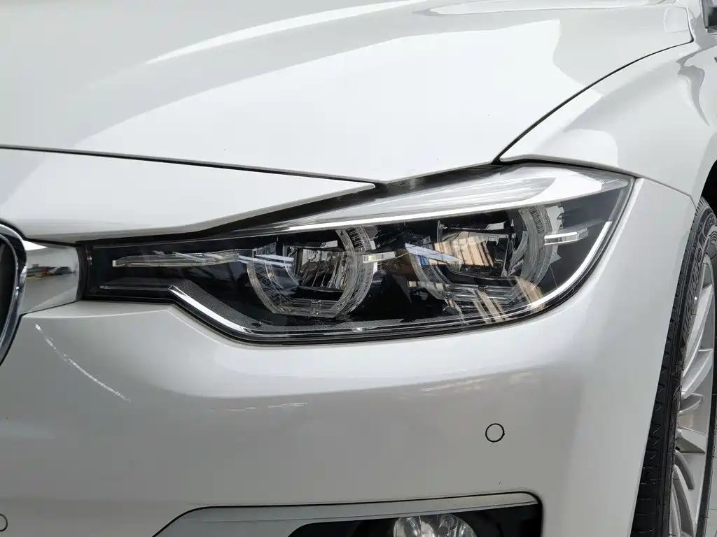 BMW 3 Series 2018 — фото 7
