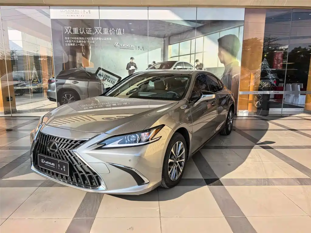 Lexus ES 2023 — фото 1