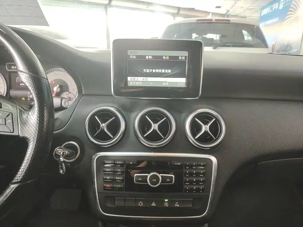 Mercedes-Benz A-Class 2015 — фото 13