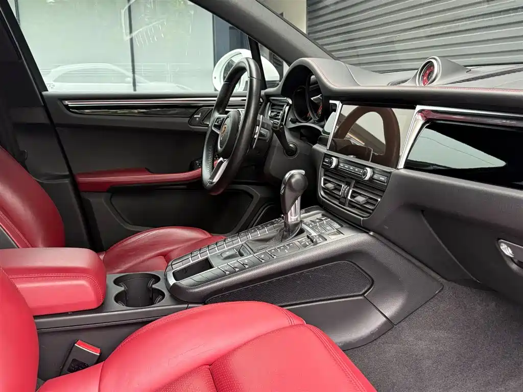 Porsche Macan 2020 — фото 12