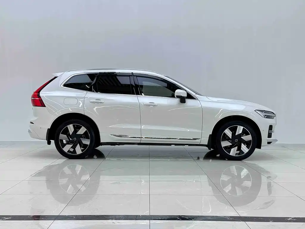 Volvo XC60 PHEV 2024