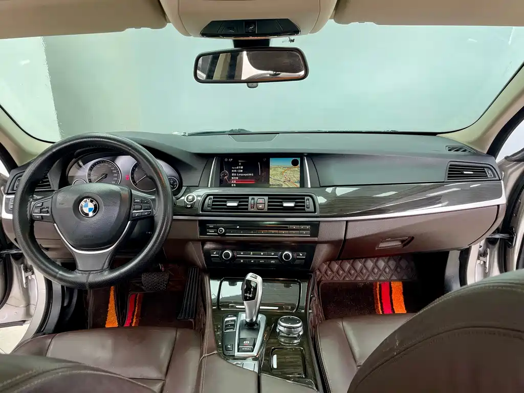 BMW 5 Series 2015 — фото 17
