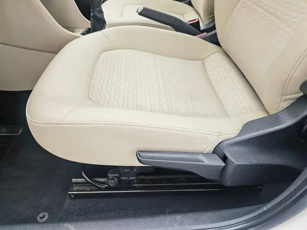 Skoda Rapid 2015 — фото 20