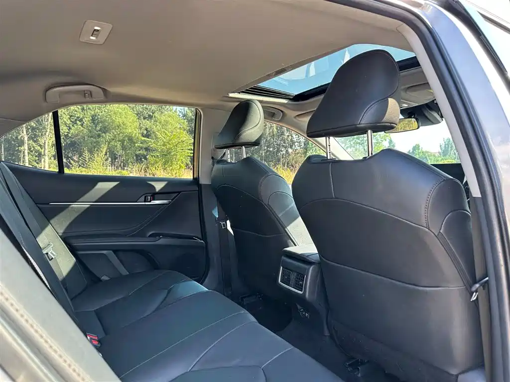 Toyota Camry 2023 — фото 20