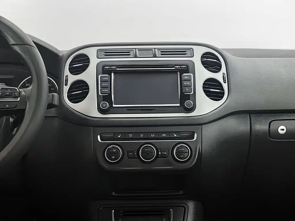 Volkswagen Tiguan 2015 — фото 12