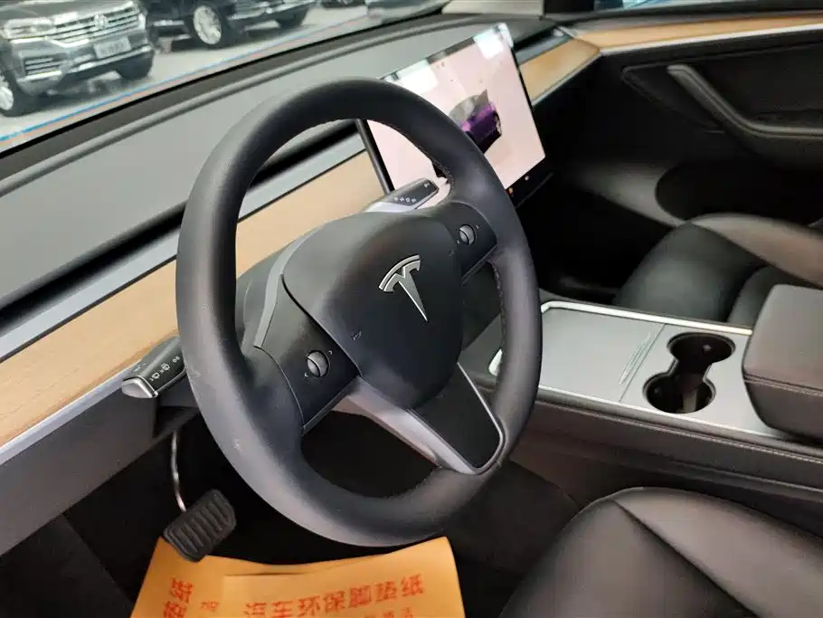 Tesla Model Y 2022 — фото 15