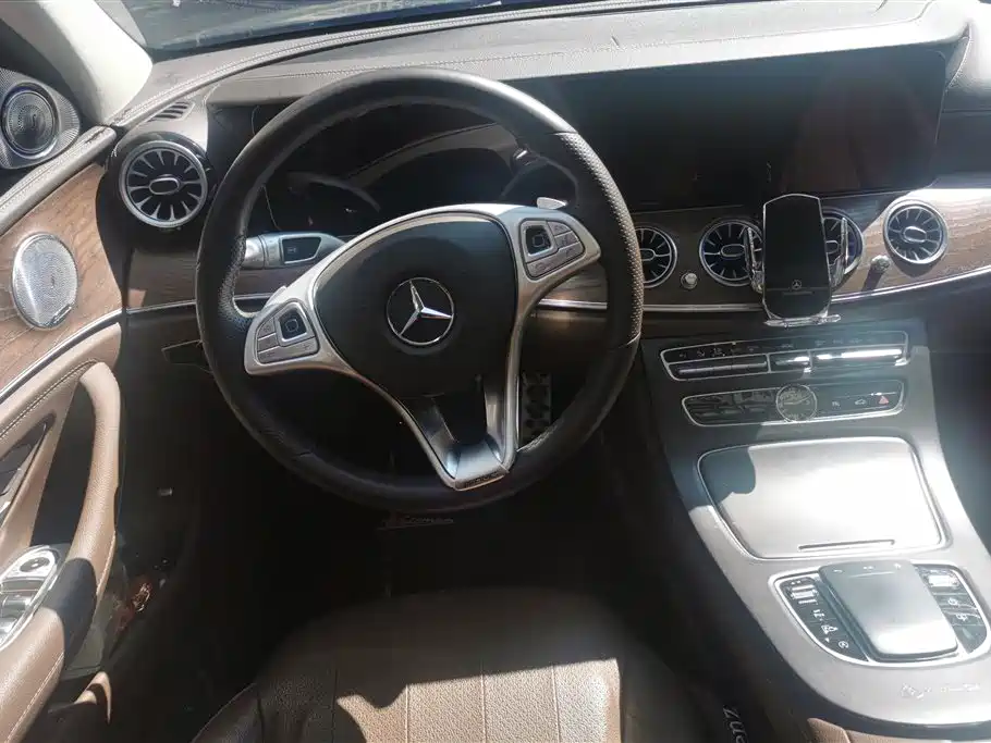 Mercedes-Benz E-Class 2017 — фото 15