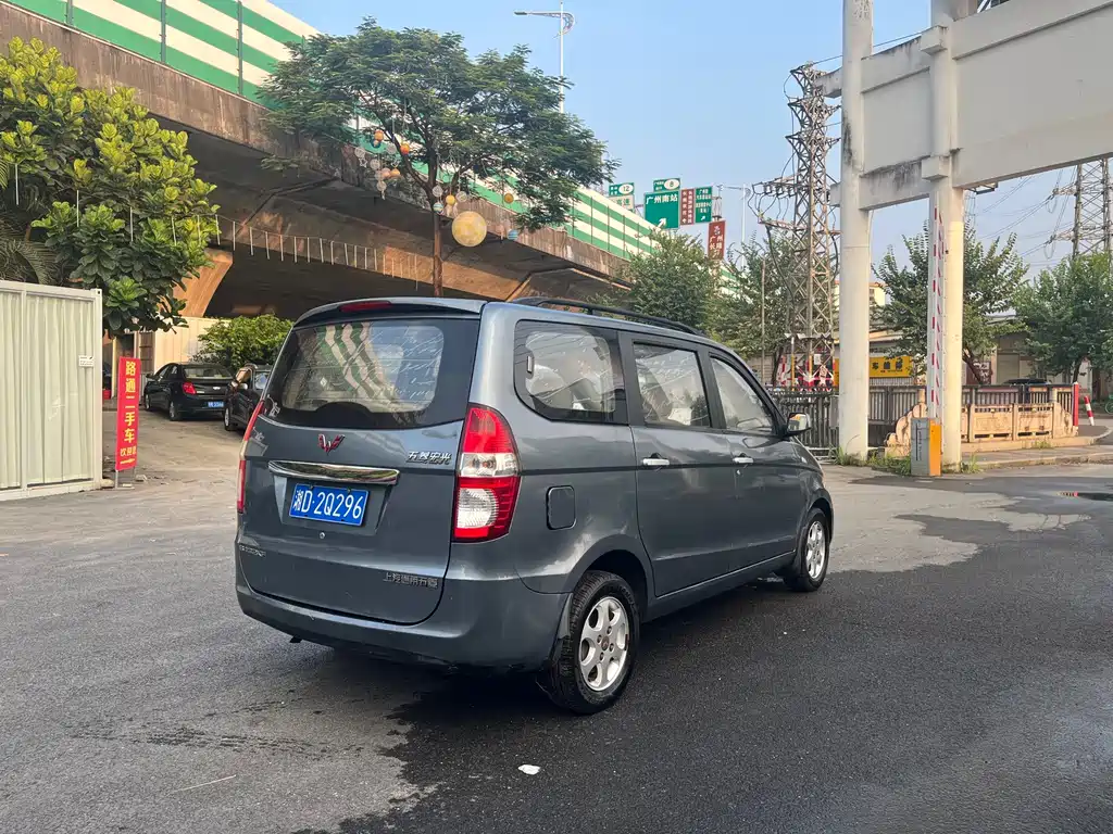 Wuling Hongguang 2013