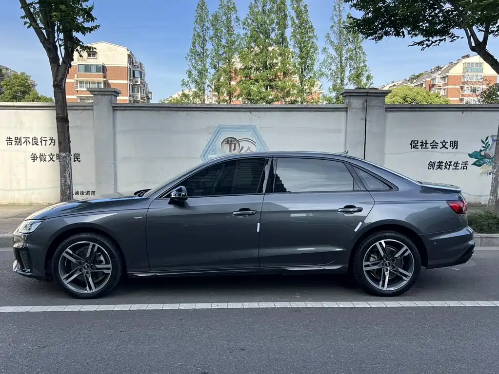 Audi A4L 2022 — фото 14