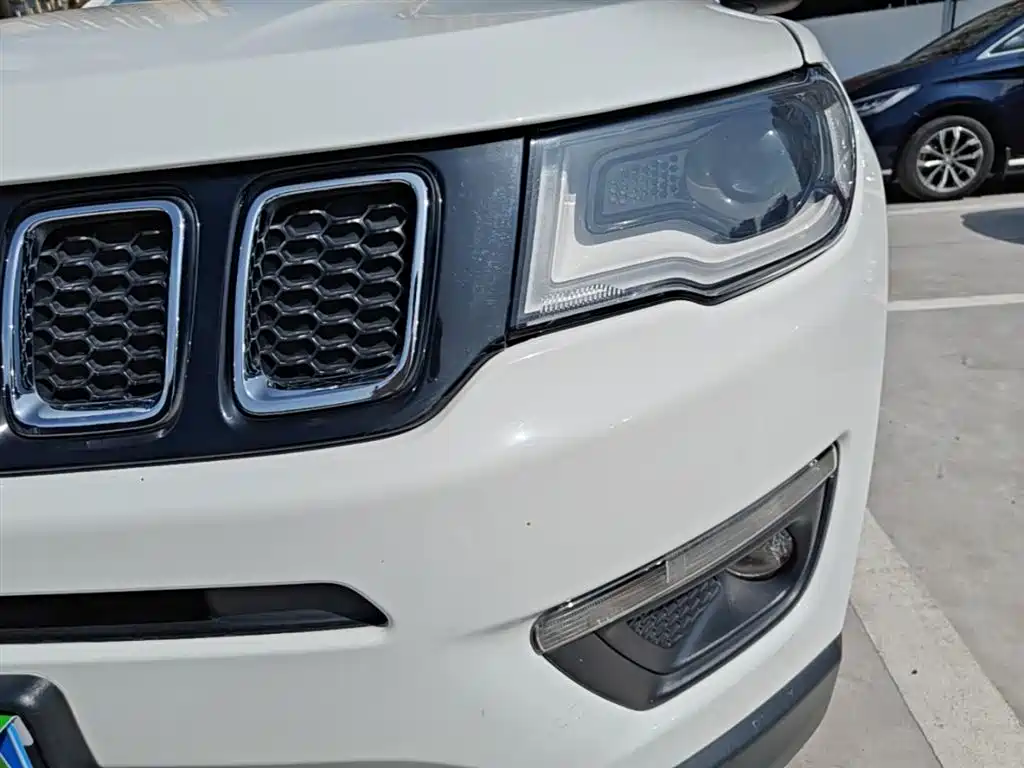 Jeep Compass 2018 — фото 24