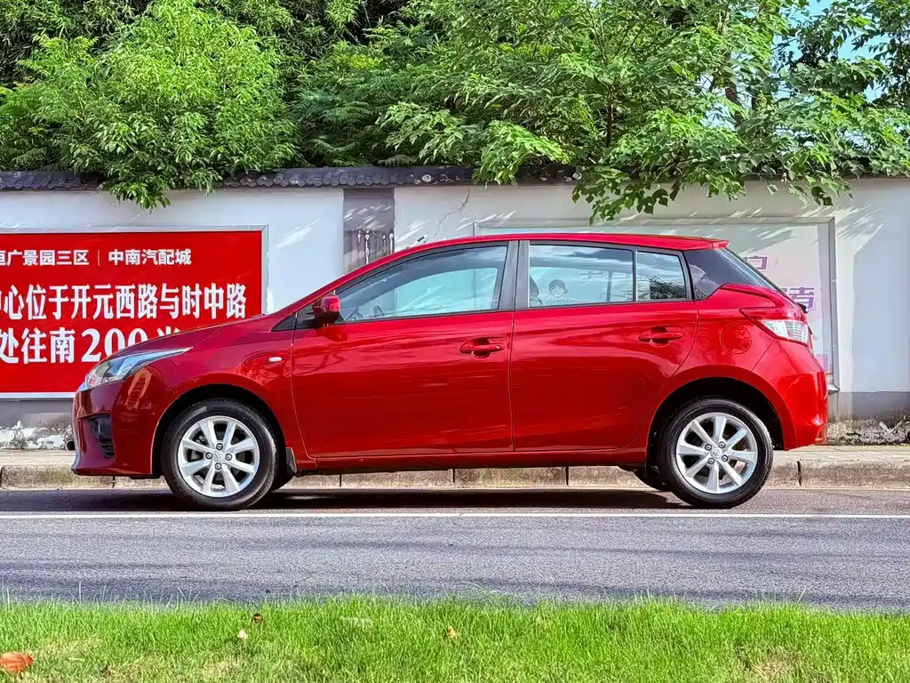 Toyota Yaris L 2014