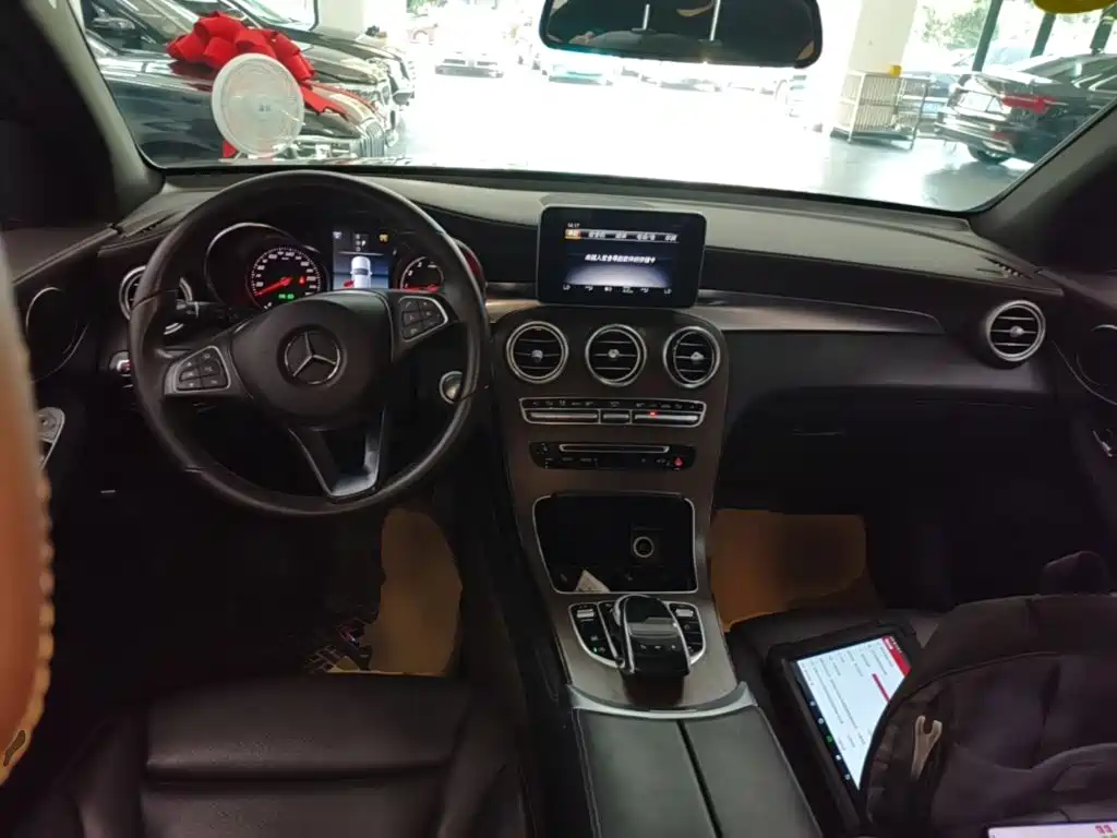 Mercedes-Benz GLC 2018 — фото 10