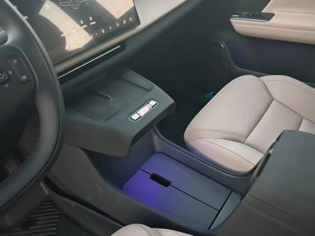 Volvo XC70 Plug-In Hybrid 2025 — фото 24