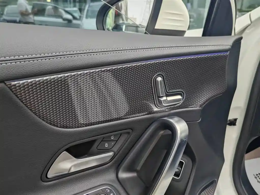 Mercedes-Benz A-Class 2023 — фото 3