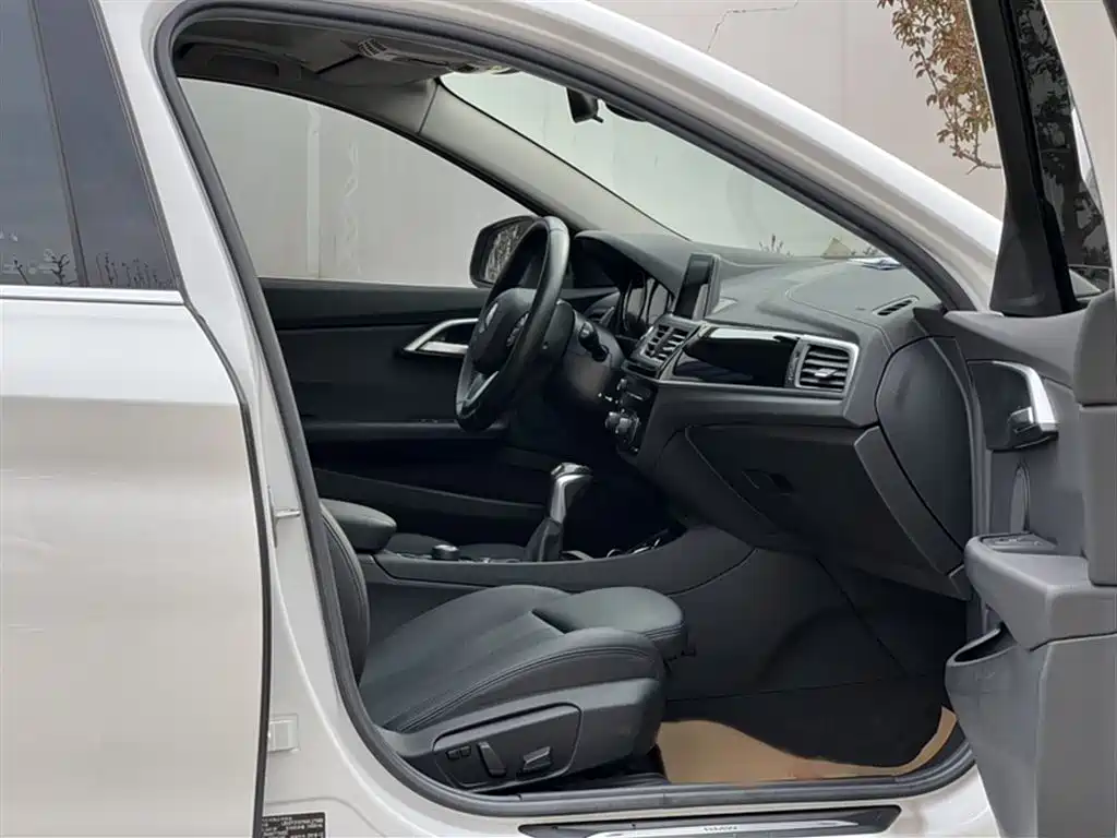 BMW 1 Series 2019 — фото 17