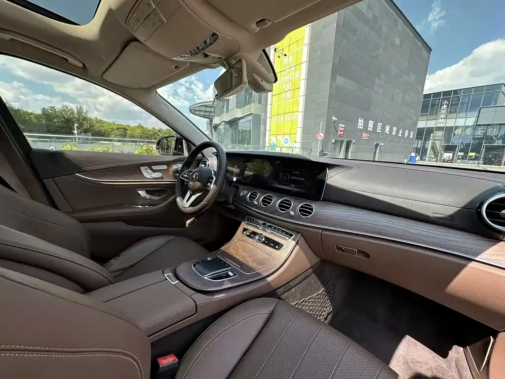 Mercedes-Benz E-Class 2019 — фото 25