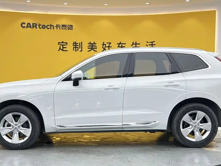Volvo XC60 2022 — фото 8
