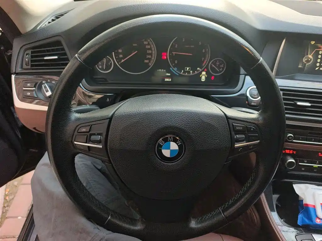 BMW 5 Series 2016 — фото 3