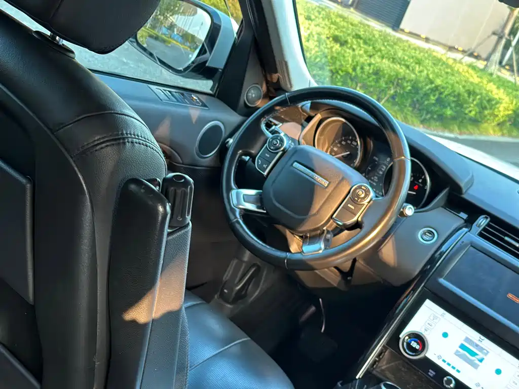 Land Rover Discovery 2018 — фото 13