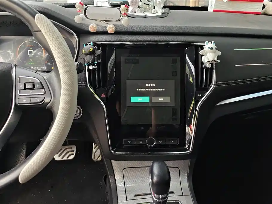Roewe RX5 New Energy 2017 — фото 13
