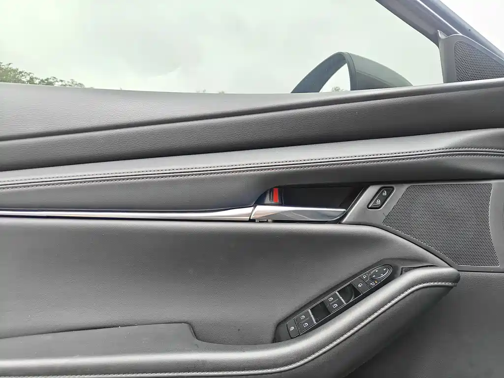 Mazda 3 Axela 2022 — фото 10