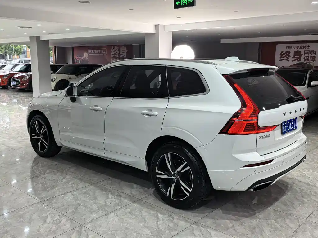 Volvo XC60 2018 — фото 4