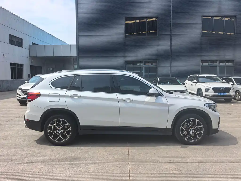 BMW X1 2022 — фото 4