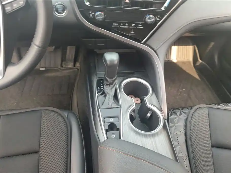 Toyota Camry 2023 — фото 16