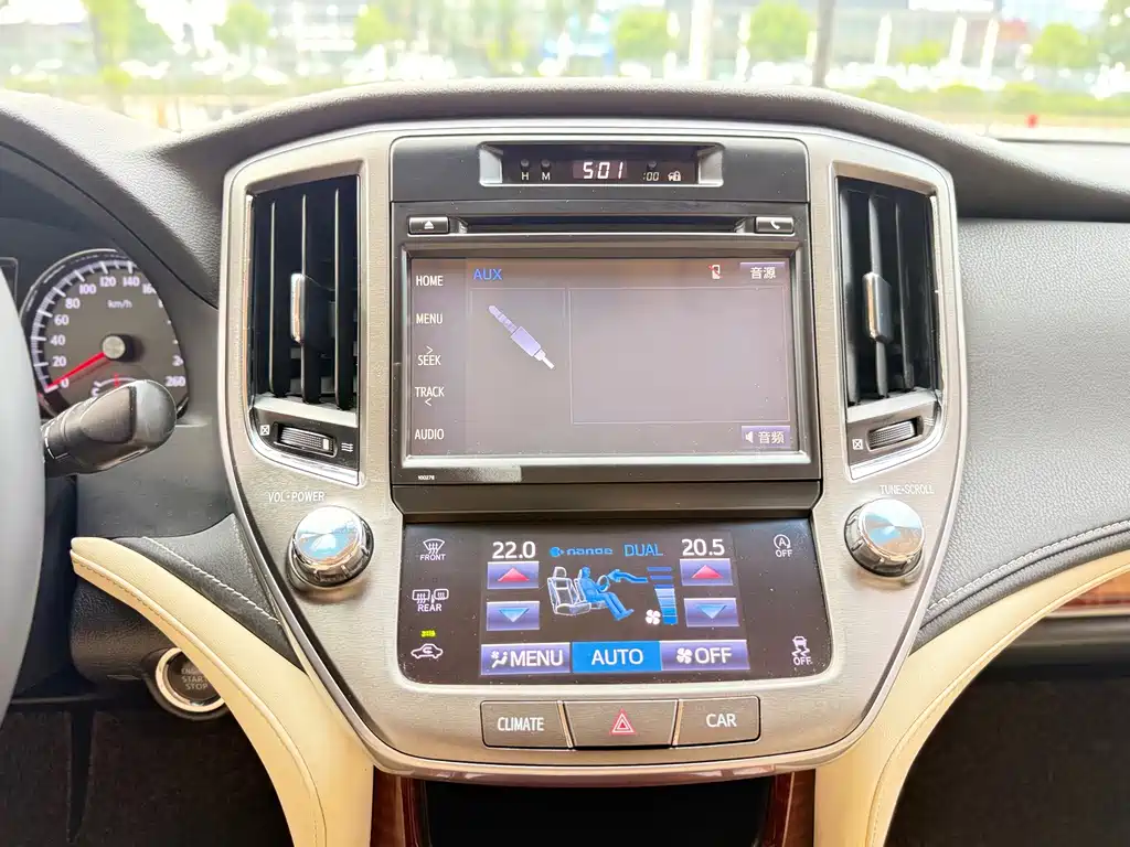 Toyota Crown 2016 — фото 10