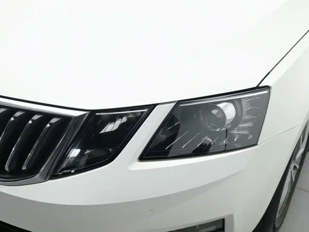 Skoda Octavia 2021 — фото 7
