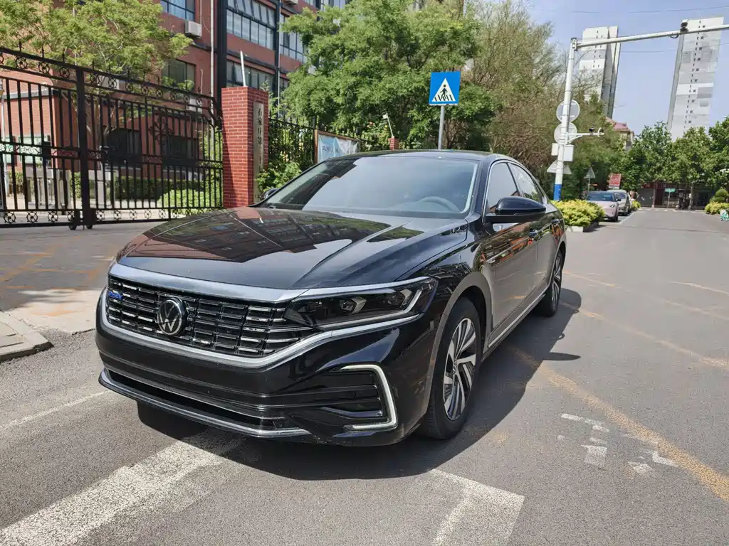 Volkswagen Passat PHEV 2024
