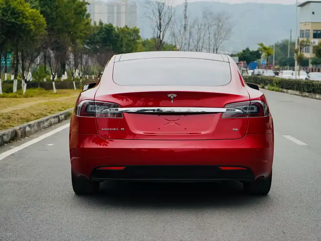 Tesla Model S 2017 — фото 5