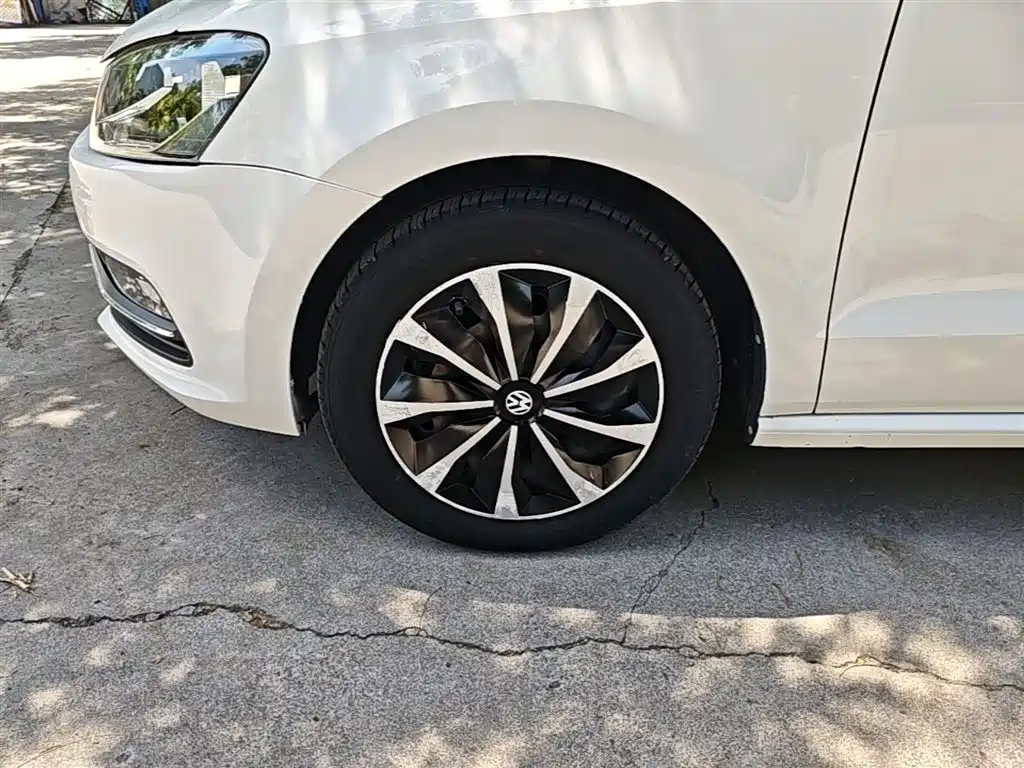 Volkswagen Polo 2017 — фото 23