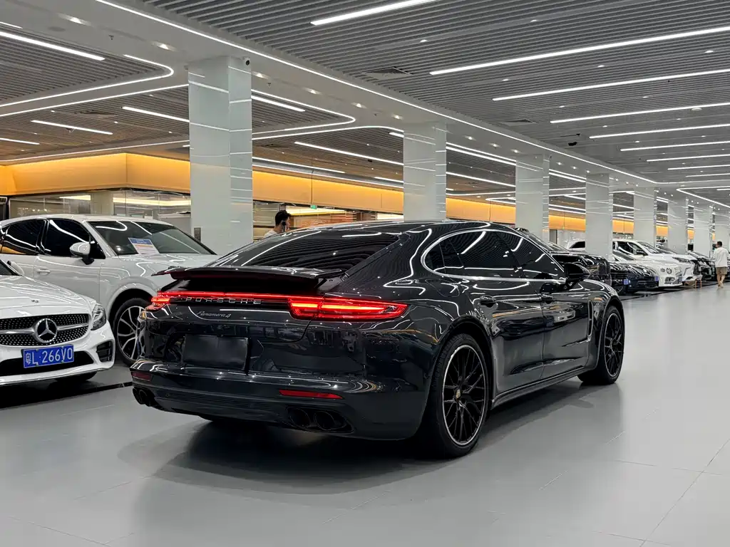 Porsche Panamera 2020 — фото 18