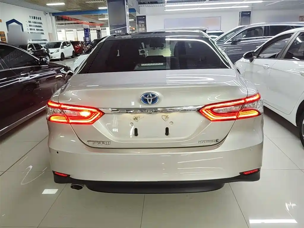 Toyota Camry 2019 — фото 6