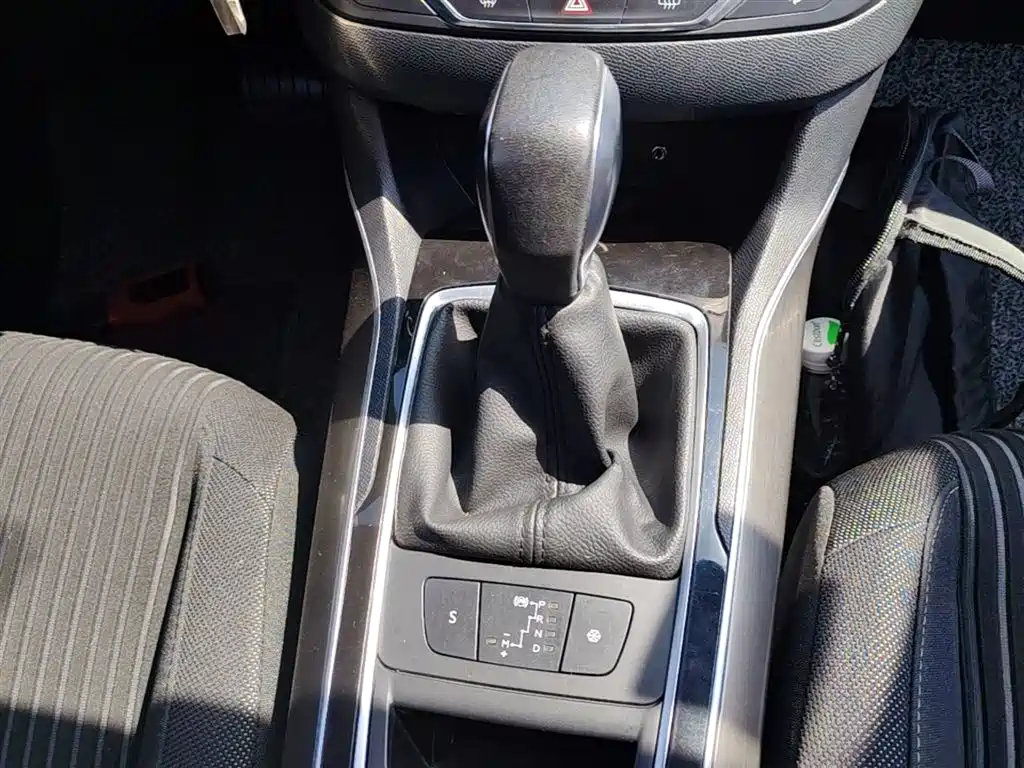 Peugeot 408 2016 — фото 10