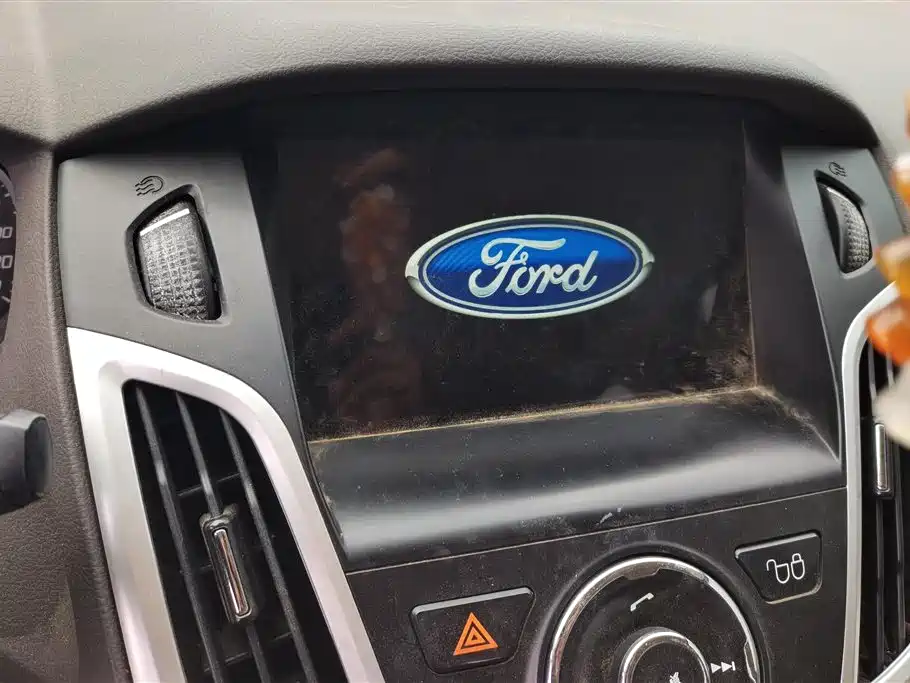 Ford Focus 2015 — фото 13